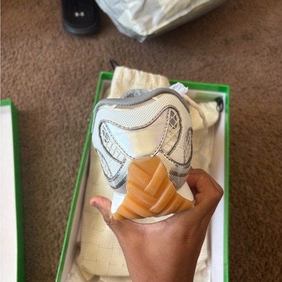Bottega Veneta Cream and Green Packaging main image 5